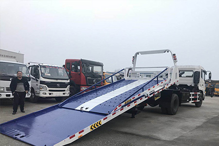 江南高速S63道路救援维修搭电换胎送油流动补胎拖车修车
